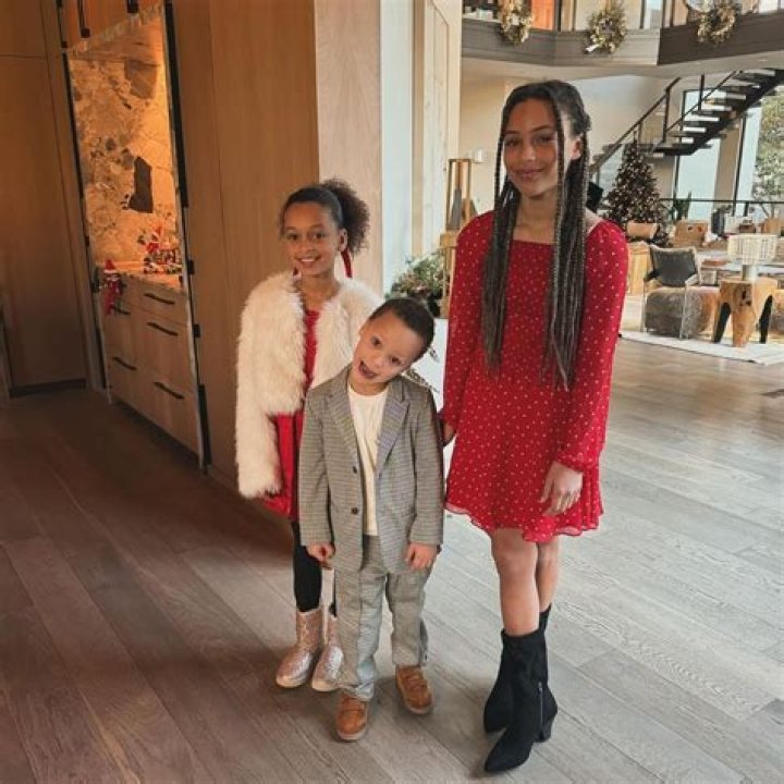 Ayesha Curry’s Lookalike Daughter Ryan Makes Adorable Faces During Her 5th Birthday Celebration