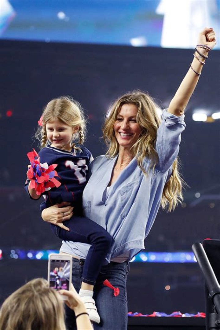 Gisele Bundchen Meditates, Cuddles Daughter Vivian & More As She ‘Recharges’ With Her Kids In Brazil