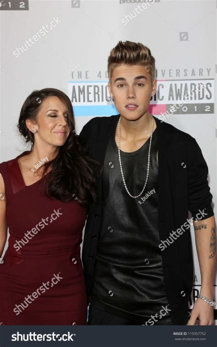 Justin Bieber & Mom Pattie Mallette Reunite At Church In Los Angeles – Hollywood Life