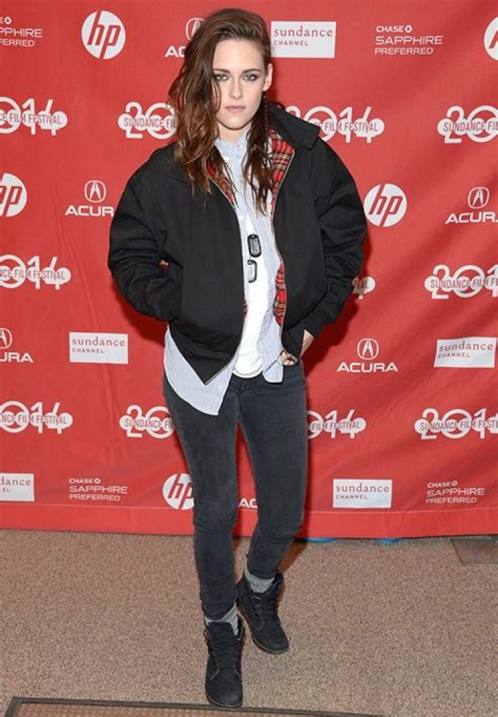 Kristen Stewart On Her First Kiss: It Was ‘Gross,’ ‘Horrible’ And ‘Repulsive’