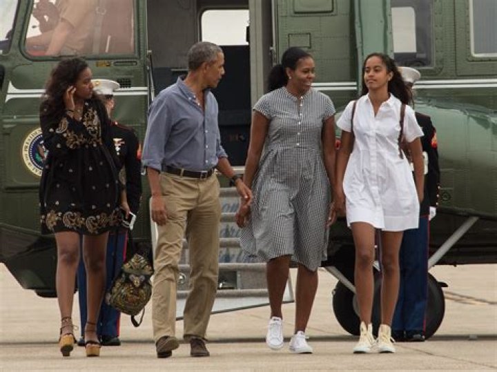 Lena Dunham Had To Avoid ‘Graphic Sex Scenes’ While Intern Malia Obama Was On ‘Girls’ Set