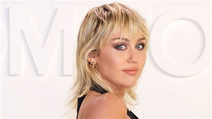 Miley Cyrus Admits She ‘Fell Off’ During Pandemic But Is Now Sober – Hollywood Life