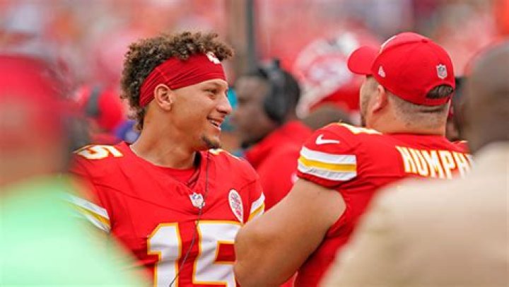 Patrick Mahomes Says He Met Taylor Swift After Game With Travis Kelce – Hollywood Life